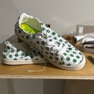 Dunes Sport Women’s Shamrock Print Sneakers